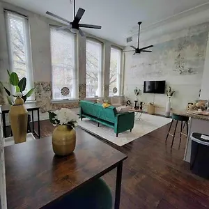  Apartment Luxury “walk To Everything”